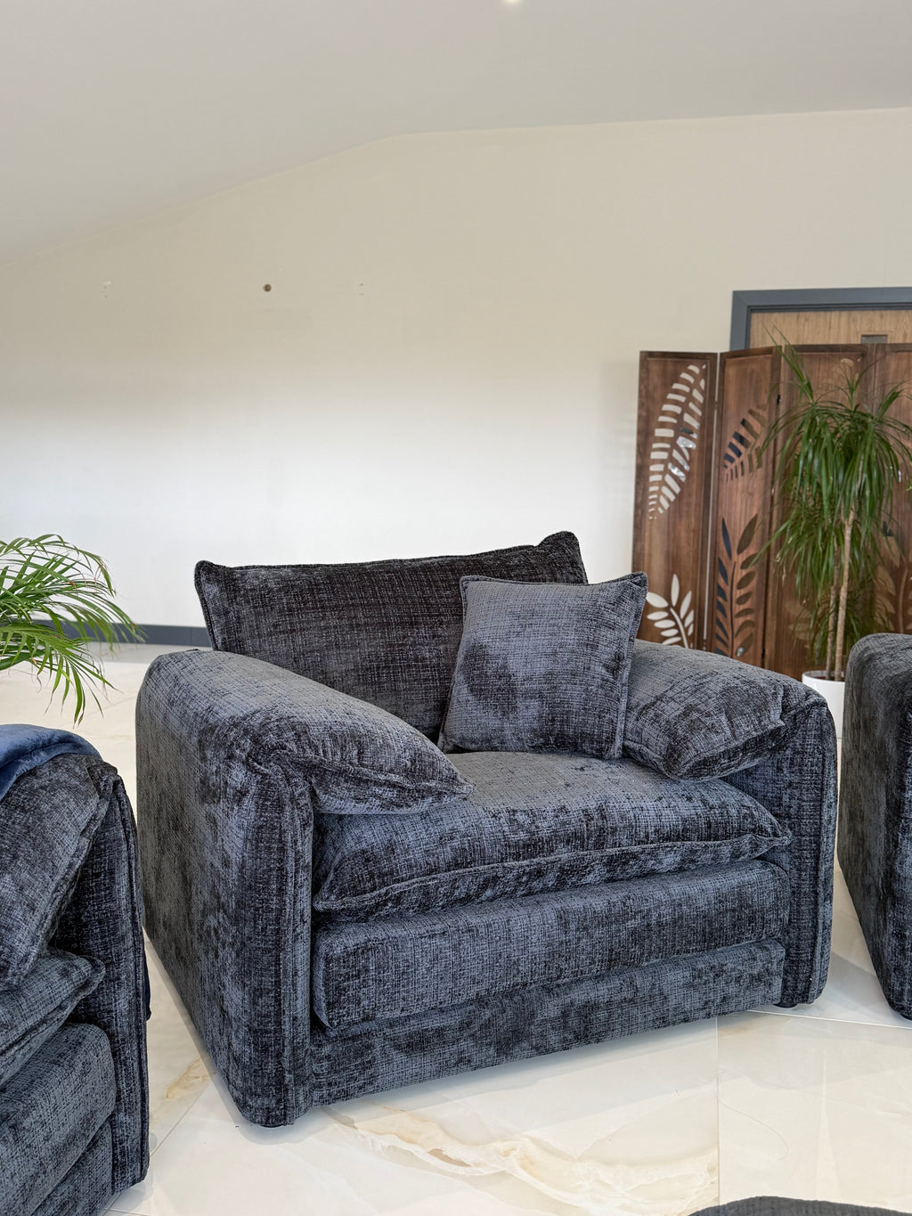 Solaya armchair black