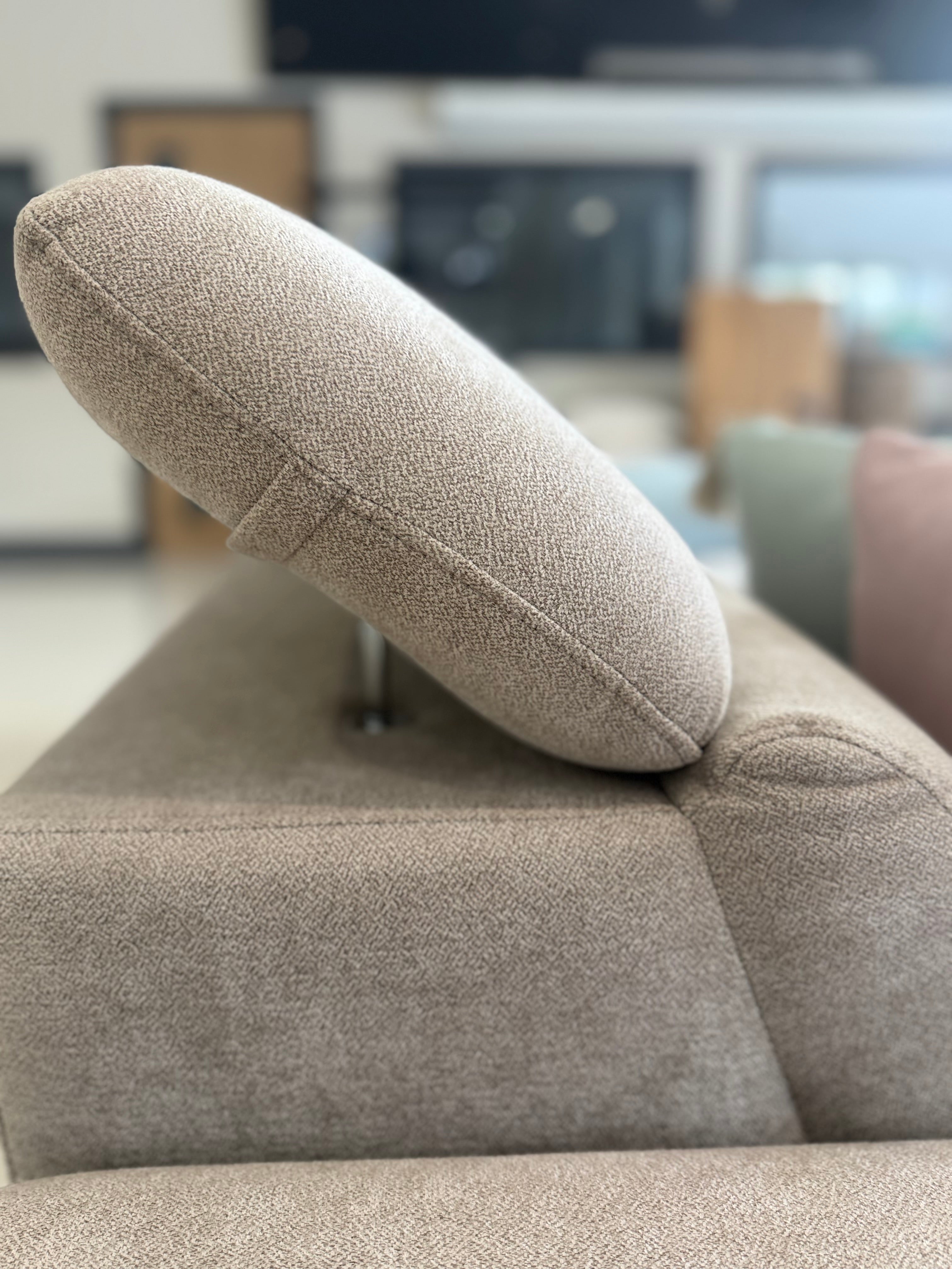 Molly 3 Seater power slider beige