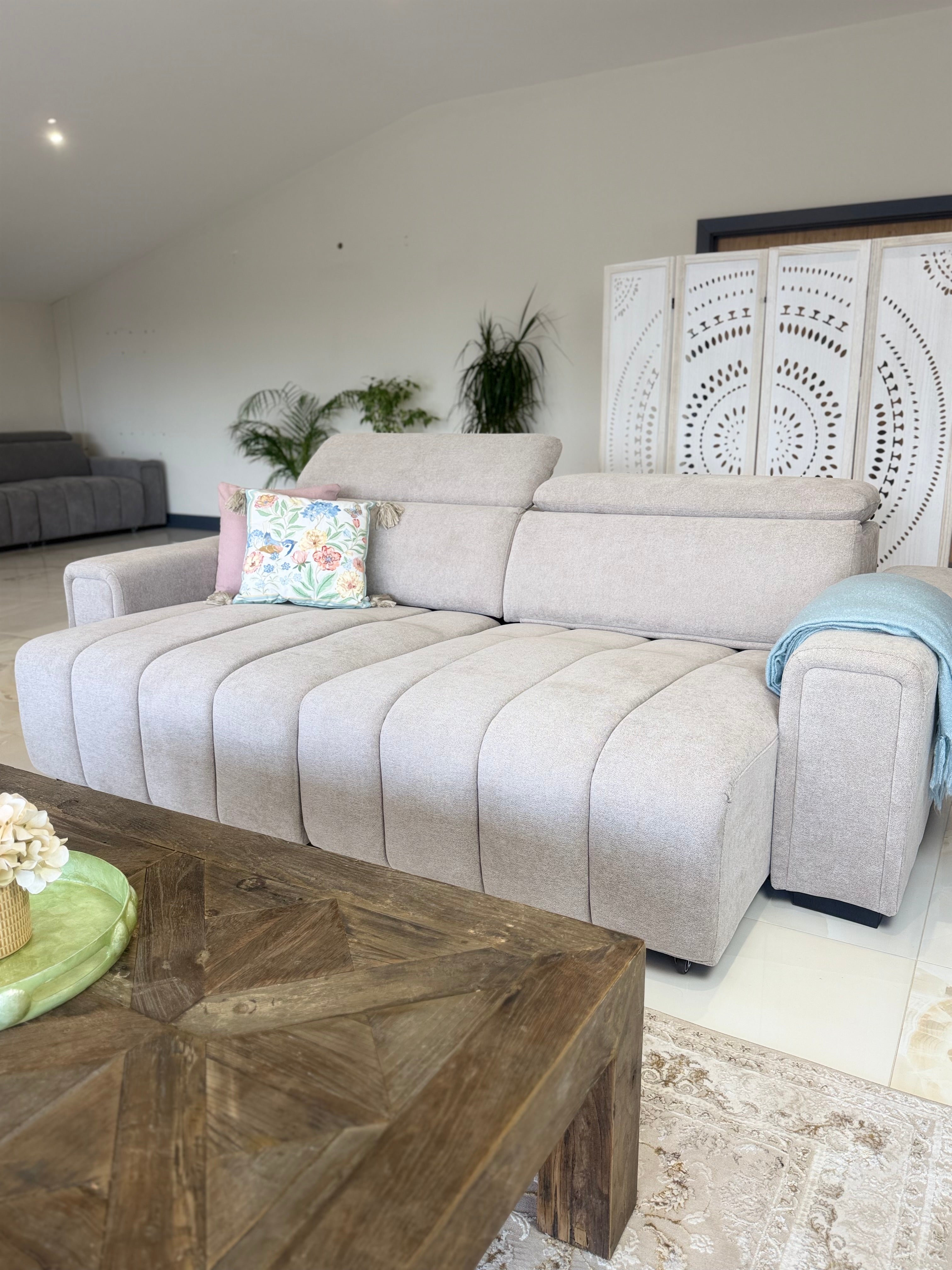Molly 3 Seater power slider beige